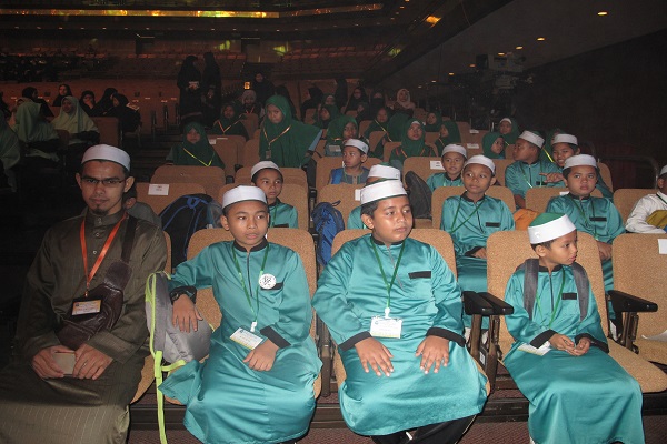 تلاوت حزن&zwnj;انگیزی که اشک حضار را درآورد / غوغای پدیده خردسال سنگالی