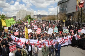 راهپیمایی نمازگزاران زنجانی در اعتراض به خروج آمریکا از برجام