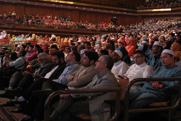 بازدید هیأت ایرانی از مجمع چاپ قرآن در مالزی بازدید هیأت ایرانی از مجمع چاپ قرآن در مالزی