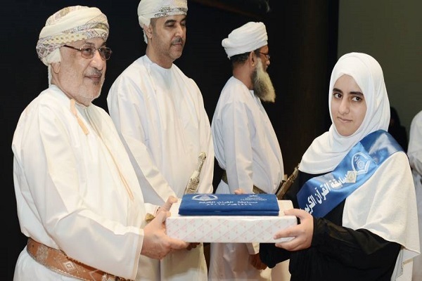 تجلیل از برگزیدگان مسابقات قرآن دانشآموزی در عمان تجلیل از برگزیدگان مسابقات قرآن دانشآموزی در عمان