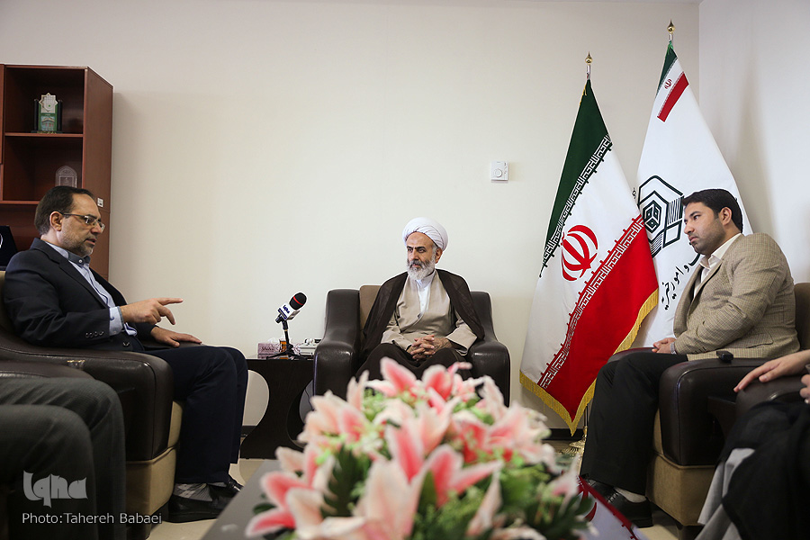 تجلیل رئیس سازمان اوقاف از «مختار دهقان»/ برگزیدگان مسابقات به فکر استعدادیابی باشند تجلیل رئیس سازمان اوقاف از «مختار دهقان»/ برگزیدگان مسابقات به فکر استعدادیابی باشند