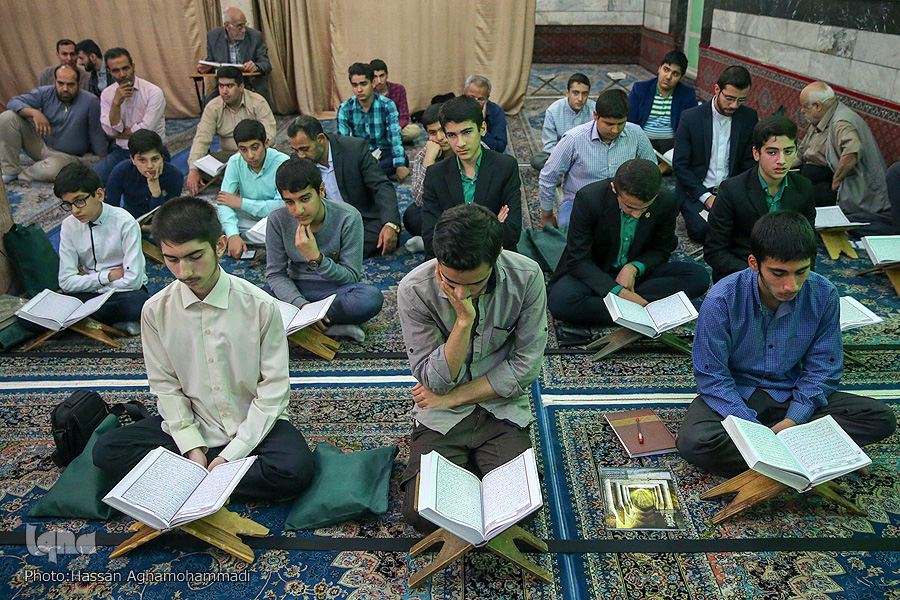 تجلیل از معلم قرآن در مسجد پیغمبر تهران