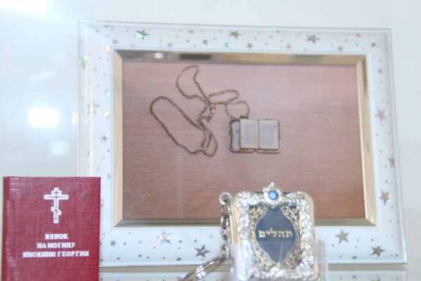 نمایش کوچک‌ترین قرآن جهان در موزه کتاب‌های کوچک در آذربایجان