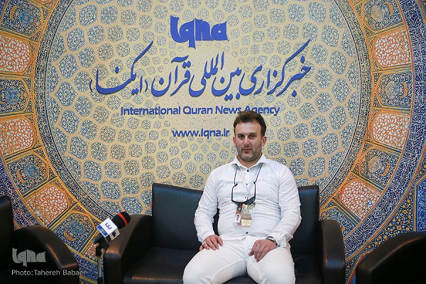 تلاوت قرآن در خانه امام خمینی بهترین اتفاق برای قاری بوسنیایی در ایران/ ادیت شده