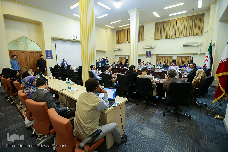 دوازدهمین شب نمایشگاه قرآن و حال و هوای میلاد کریم اهل بیت(ع) دوازدهمین شب نمایشگاه قرآن و حال و هوای میلاد کریم اهل بیت(ع)