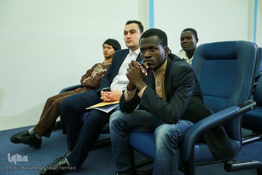 دوازدهمین شب نمایشگاه قرآن و حال و هوای میلاد کریم اهل بیت(ع) دوازدهمین شب نمایشگاه قرآن و حال و هوای میلاد کریم اهل بیت(ع)