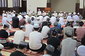 تلاوت قاری ایرانی در چین