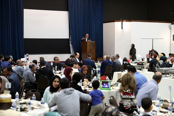 گردهمایی صدها نفر از مسلمانان شیکاگو در ضیافت افطار + عکس