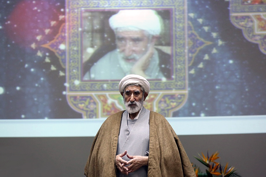 مرحوم احمدی فردا از مقابل انتشارات «سمت» تشییع میشود مرحوم احمدی فردا از مقابل انتشارات «سمت» تشییع میشود