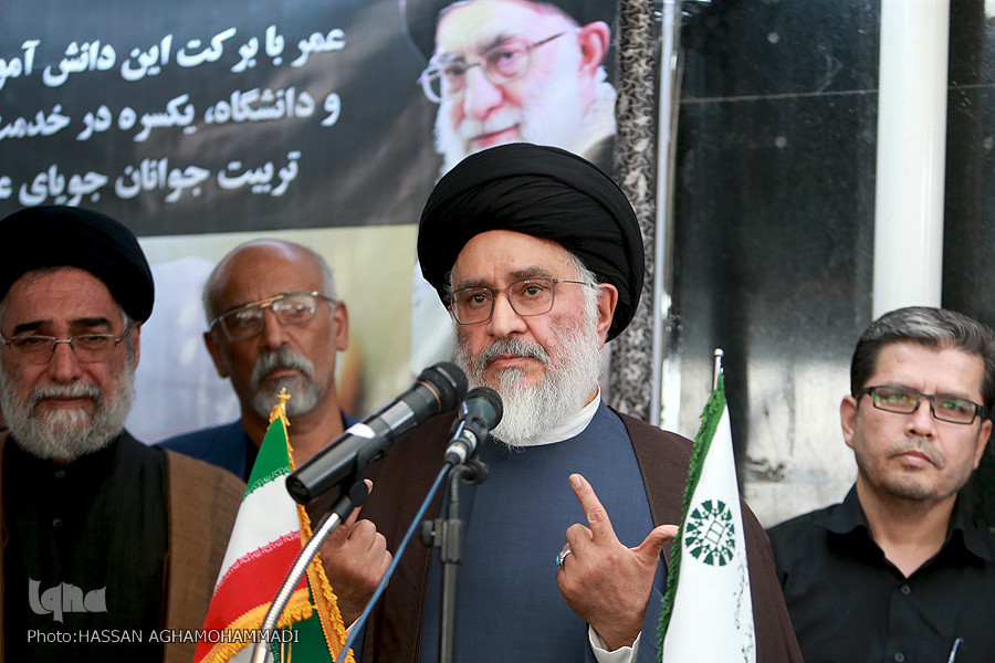 مرحوم احمدی، روحانی و معلمی نمونه بود مرحوم احمدی، روحانی و معلمی نمونه بود