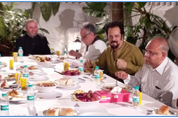 كارگردان سرشناس بالیوود در ضیافت افطار+عکس