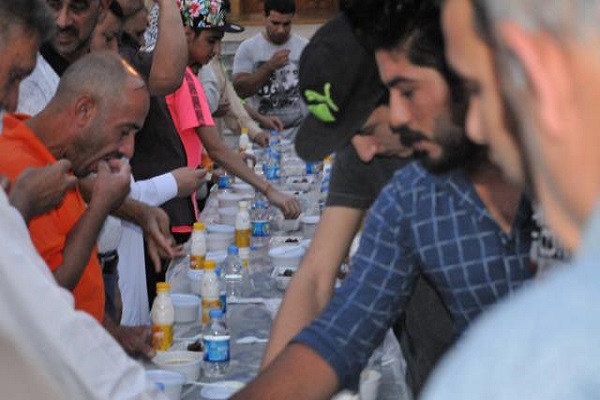 سفره افطار هزار ساله در بغداد سفره افطار هزار ساله در بغداد