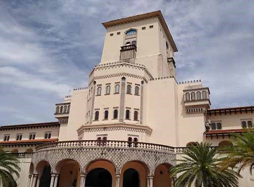 فراموشی دیدگاه‌ قرآن در تفسیر مسائل با تأثیرپذیری از غرب