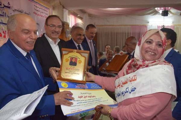 تکریم معلمان نمونه و حافظ قرآن مصر+عکس