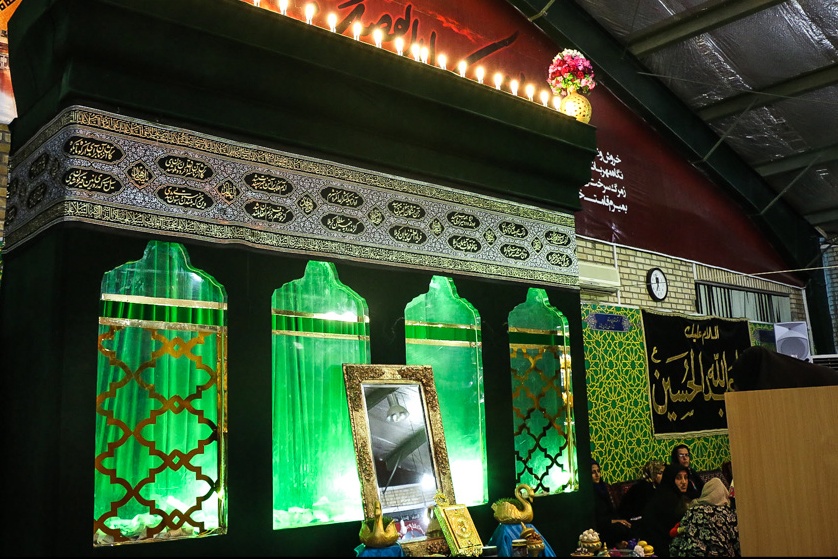 مراسم دعای کمیل در جوار ضریح جدید خیمه‌گاه امام حسین(ع)