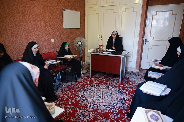 پنجشنبه/// ظاهر متدن با رعایت نکردن حجاب جوارح، جذابیتی برای دیگران ندارد/ هر فردی خود سفیر قرآنی باشد پنجشنبه/// ظاهر متدن با رعایت نکردن حجاب جوارح، جذابیتی برای دیگران ندارد/ هر فردی خود سفیر قرآنی باشد