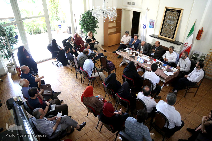 اگر به جزئیات پاسخ دهیم، در تمدن جدید استحاله می‌شویم/ ما را با استدلال سرگرم کرده‌اند تا جرئت سخن را بگیرند