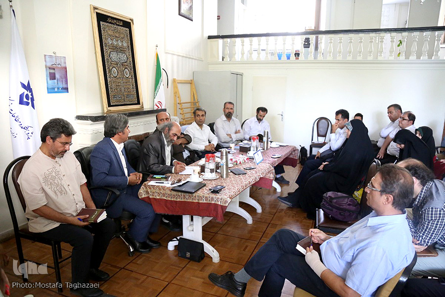 اگر به جزئیات پاسخ دهیم، در تمدن جدید استحاله می‌شویم/ ما را با استدلال سرگرم کرده‌اند تا جرئت سخن را بگیرند