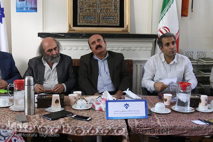 اگر به جزئیات پاسخ دهیم، در تمدن جدید استحاله می‌شویم/ ما را با استدلال سرگرم کرده‌اند تا جرئت سخن را بگیرند