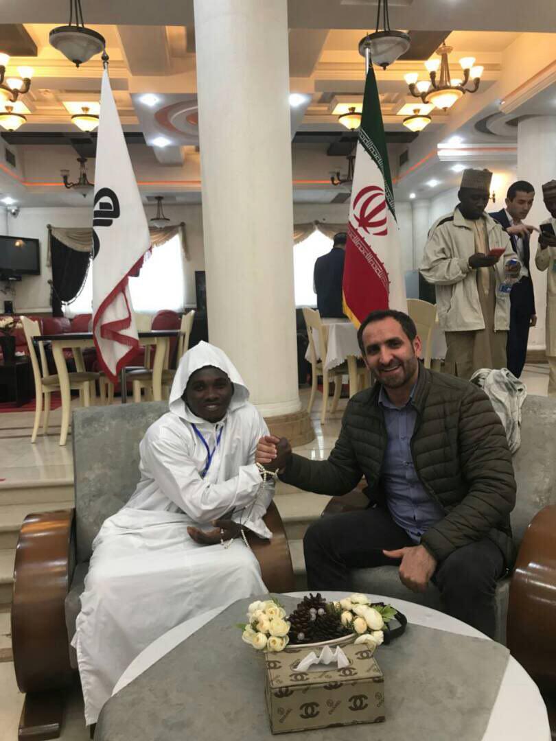 عکس&zwnj;های یادگاری حافظ سنگالی با ایرانی&zwnj;ها