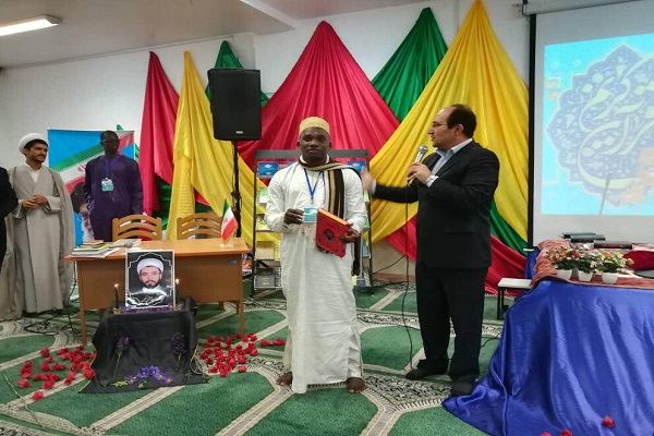 عکس&zwnj;های یادگاری حافظ سنگالی با ایرانی&zwnj;ها