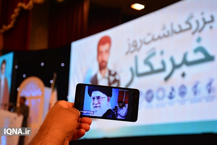 تجلیل از 2 خانواده شهید رسانه در بوشهر