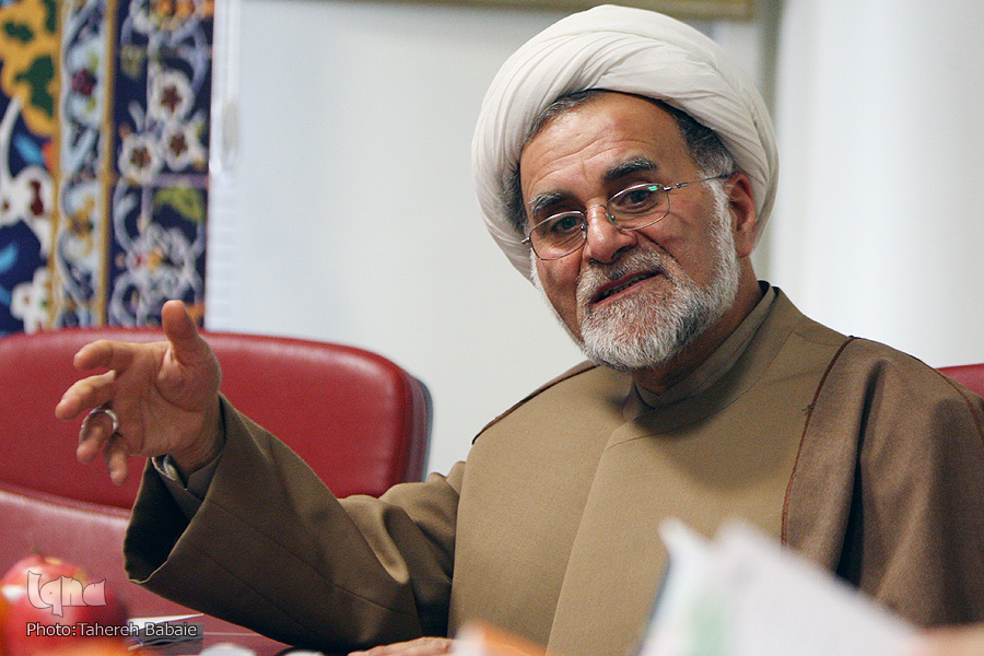 سیطره تفکر تئولوژیک؛ از بزرگترین آسیب‌های حوزه/ حوزه و دانشگاه آماده شیفت پارادایمی نیست