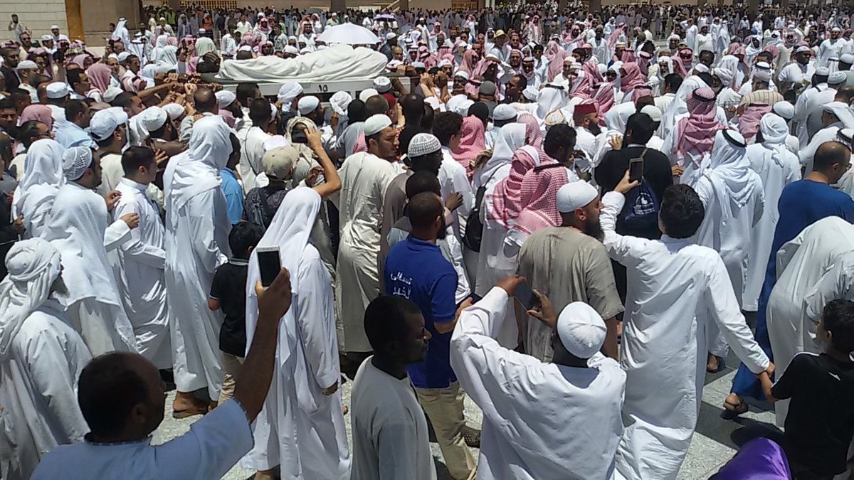 تشییع مفسر قرآن الجزایری به سمت بقیع+فیلم