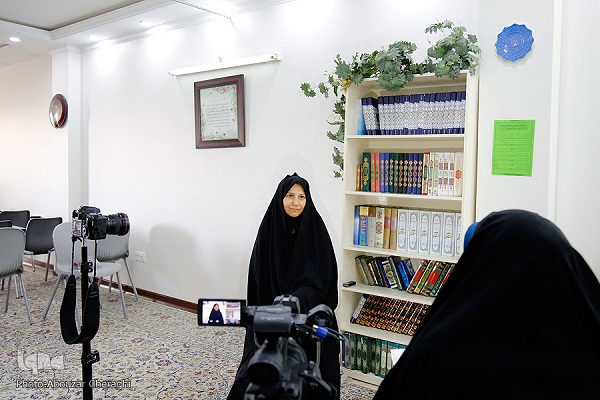 رد نشود///سلامت روحی جامعه؛ مهمترین دغدغه برای پزشک قرآنی/ استفاده از امیدبخشترین آیات برای ارتقای روحیه بیماران/ من غرق در برکت هستم