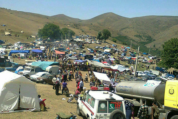 جمعه/////امروز؛ آئین سنتی «عَلم واچینی» در بقعه متبرکه سرتربت املش