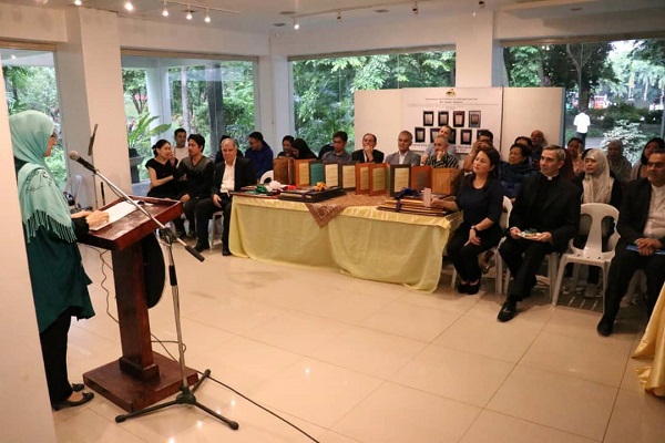 نمایش مناجات و عرفان در گالری نقاش معروف مانیل+عکس