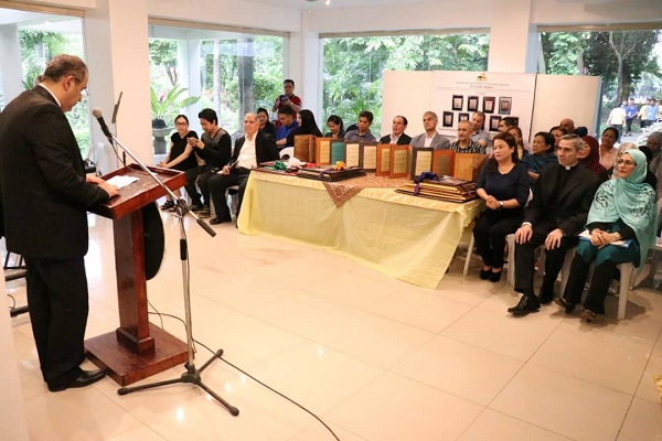 نمایش مناجات و عرفان در گالری نقاش معروف مانیل+عکس