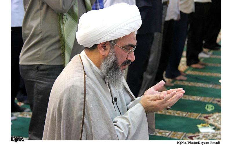 اقامه نماز عید قربان به امامت آیت‌الله صفایی بوشهری در بوشهر/ ذبح و قربانی در جوار گلزار شهدای بهشت صادق(ع)