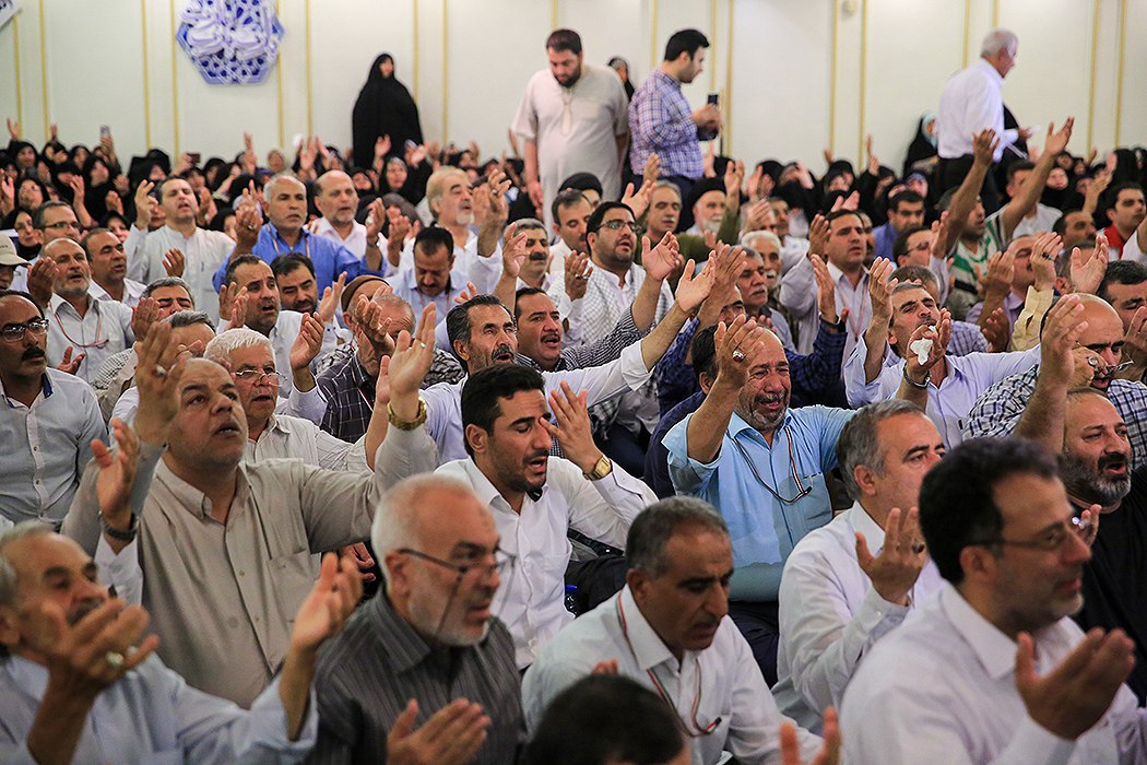 نخستین دعای کمیل زائران ایرانی در شهر پیامبر برگزارشد