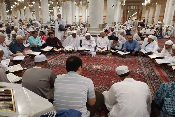 تلاوت قاریان &laquo;کاروان نور&raquo; در حلقه قرآنی مسجدالنبی(ص)