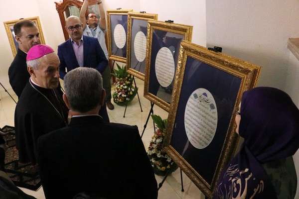 هنرمند قرآنی ایران و نامهای به پاپ+متن/ ما مسلمانان، انجیل را نور میدانیم هنرمند قرآنی ایران و نامهای به پاپ+متن/ ما مسلمانان، انجیل را نور میدانیم