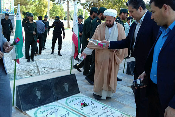 عطر‌افشانی و گلباران مزار شهدا در کوهبنان + تصاویر