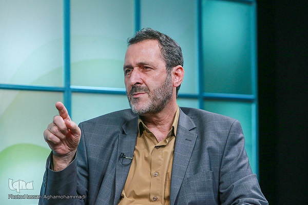 غفلت فلسفه اسلامی نسبت به غرب در بسیاری امور/از همه کارکردهای فلسفه به امور عامه&zwnj;اش توجه داشته&zwnj;ایم/فلاسفه ما از اخلاق و فرهنگ پرسش نمی&zwnj;کنند