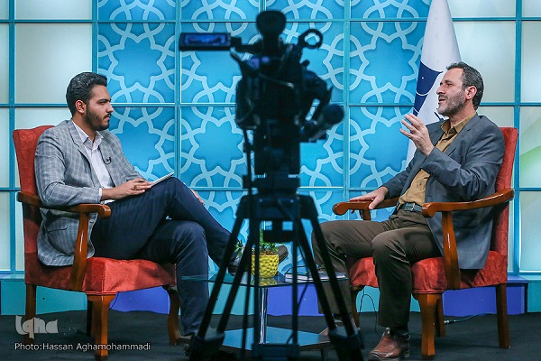 غفلت فلسفه اسلامی نسبت به غرب در بسیاری امور/از همه کارکردهای فلسفه به امور عامه‌اش توجه داشته‌ایم/فلاسفه ما از اخلاق و فرهنگ پرسش نمی‌کنند