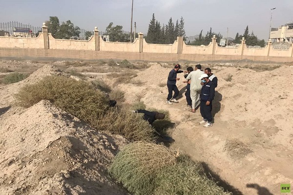 تصاویری از بزرگترین گور جمعی در شهر الرقه سوریه تصاویری از بزرگترین گور جمعی در شهر الرقه سوریه