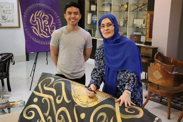 هفته خوشنویسی ایران به فیلیپین می&zwnj;رود/ ترسیم صلح با هنرمندی مسلمان و مسیحی+عکس