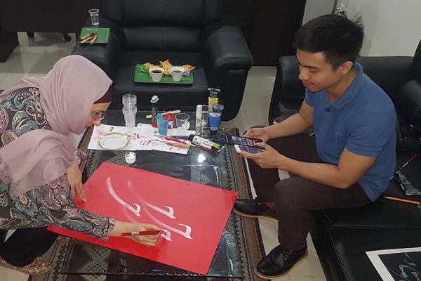 هفته خوشنویسی ایران به فیلیپین می&zwnj;رود/ ترسیم صلح با هنرمندی مسلمان و مسیحی+عکس