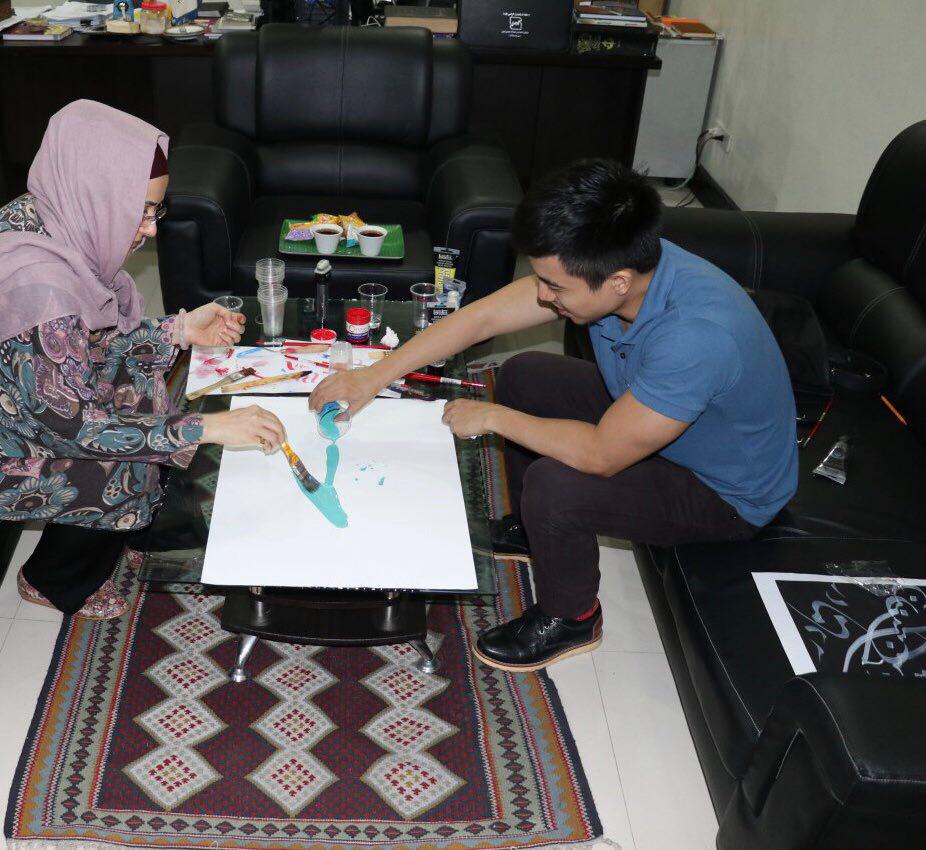 هفته خوشنویسی ایران به فیلیپین می&zwnj;رود/ ترسیم صلح با هنرمندی مسلمان و مسیحی+عکس