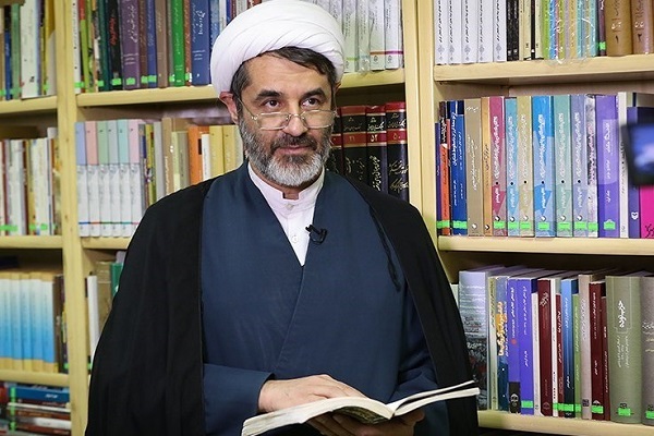 فخرزاده: ادبیات انقلاب متولی ندارد/ وزارت ارشاد اهتمامی برای رشد ادبیات انقلاب ندارد