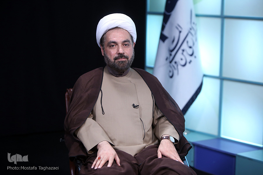 صمصامی: بانک‌ها حیله‌های فقهی لازم را برای عقود پیدا کرده‌اند/ بانک‌های اسلامی الگوی خود را از بانک ربوی گرفته‌اند/ محقق‌نیا: سیستم مالی وحی منزل نیست/ معنای «پول را چند بخریم؟» چیست.