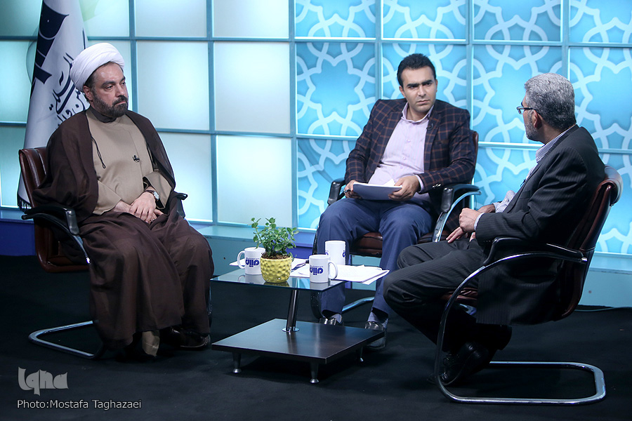 صمصامی: بانک‌ها حیله‌های فقهی لازم را برای عقود پیدا کرده‌اند/ بانک‌های اسلامی الگوی خود را از بانک ربوی گرفته‌اند/ محقق‌نیا: سیستم مالی وحی منزل نیست/ معنای «پول را چند بخریم؟» چیست.