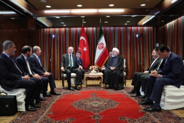 رایزنی رؤسای جمهوری اسلامی ایران و ترکیه درباره مهمترین مسایل دوجانبه، منطقه‌ای و بین‌المللی