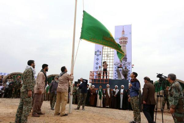 اهتزاز پرچم حرم حضرت رضا(ع) در جاده مرز شلمچه