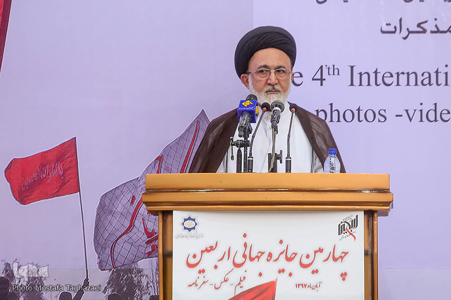 جایزه جهانی اربعین میزبان آثار هنرمندان 25 کشور شد/ راهپیمایی اربعین، شکل سیاحتی به خود نگیرد