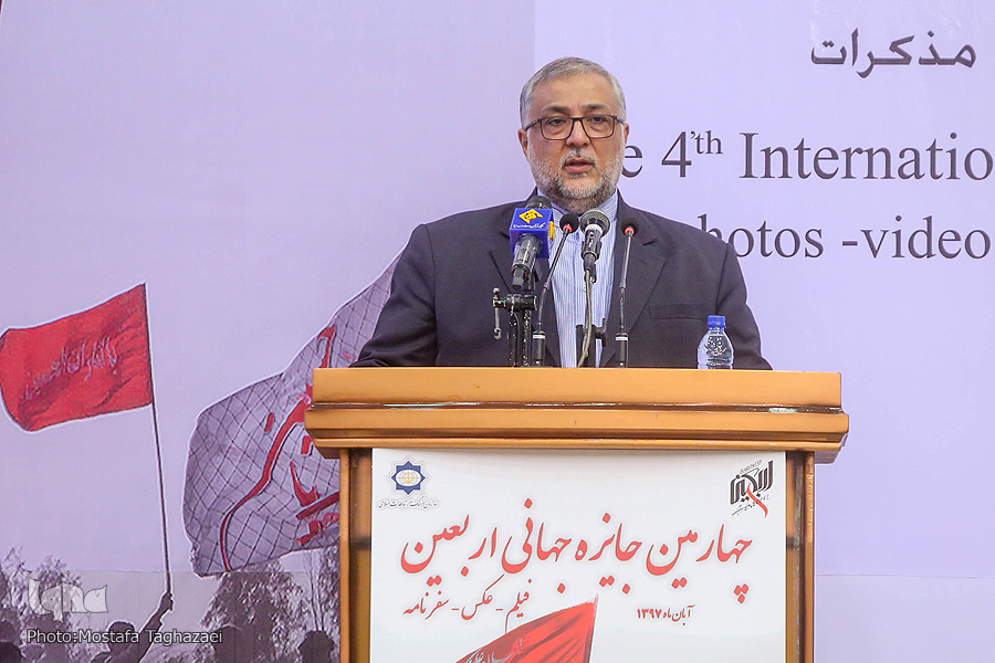 جایزه جهانی اربعین میزبان آثار هنرمندان 25 کشور شد/ راهپیمایی اربعین، شکل سیاحتی به خود نگیرد